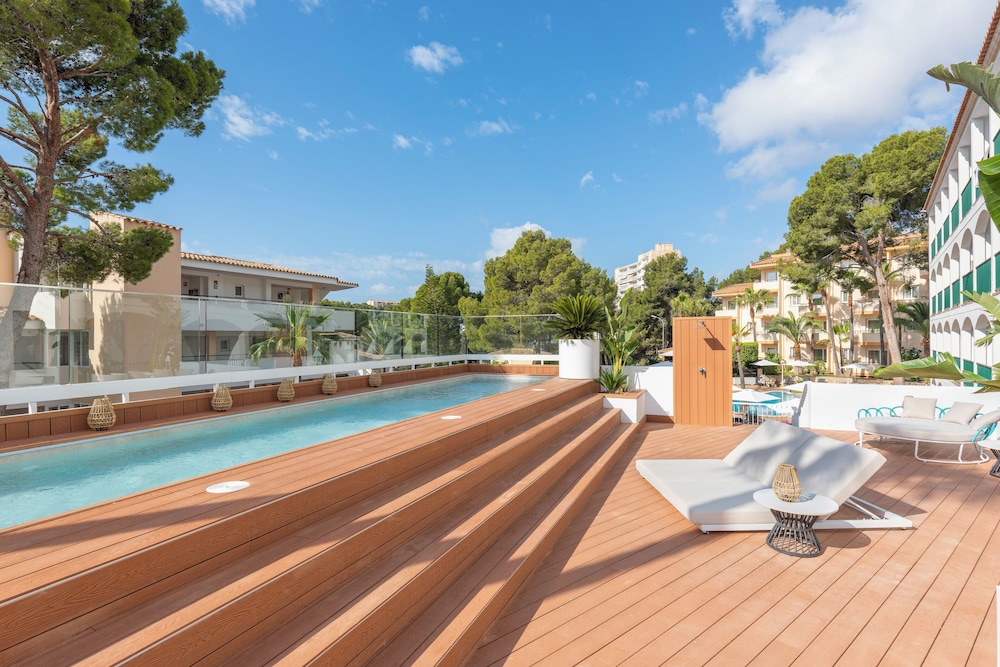 Valentin Somni Hotels & Suites – Adults Only +16 — Swimming pool in Peguera, Balearic Islands