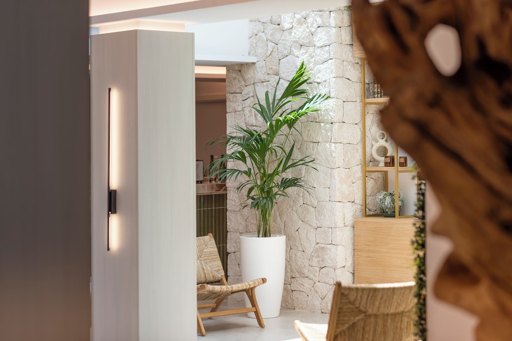 Valentin Somni Hotels & Suites – Adults Only +16 — Hotel building in Peguera, Balearic Islands