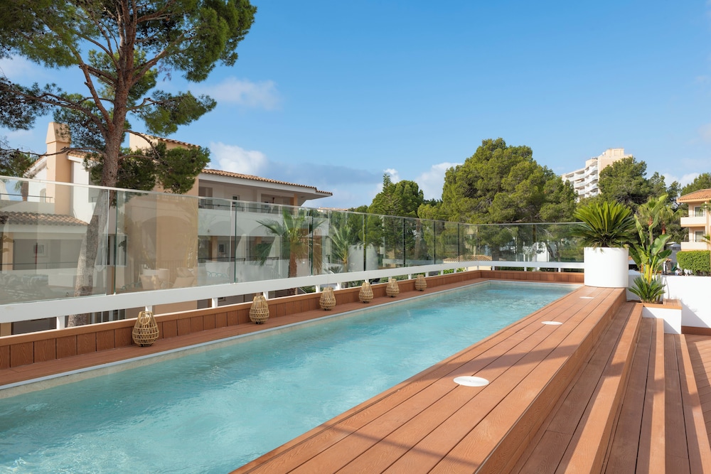 Valentin Somni Hotels & Suites – Adults Only +16 — Swimming pool in Peguera, Balearic Islands