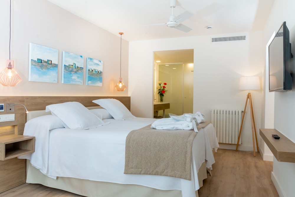 Valentin Somni Hotels & Suites – Adults Only +16 — Hotel rooms in Peguera, Balearic Islands