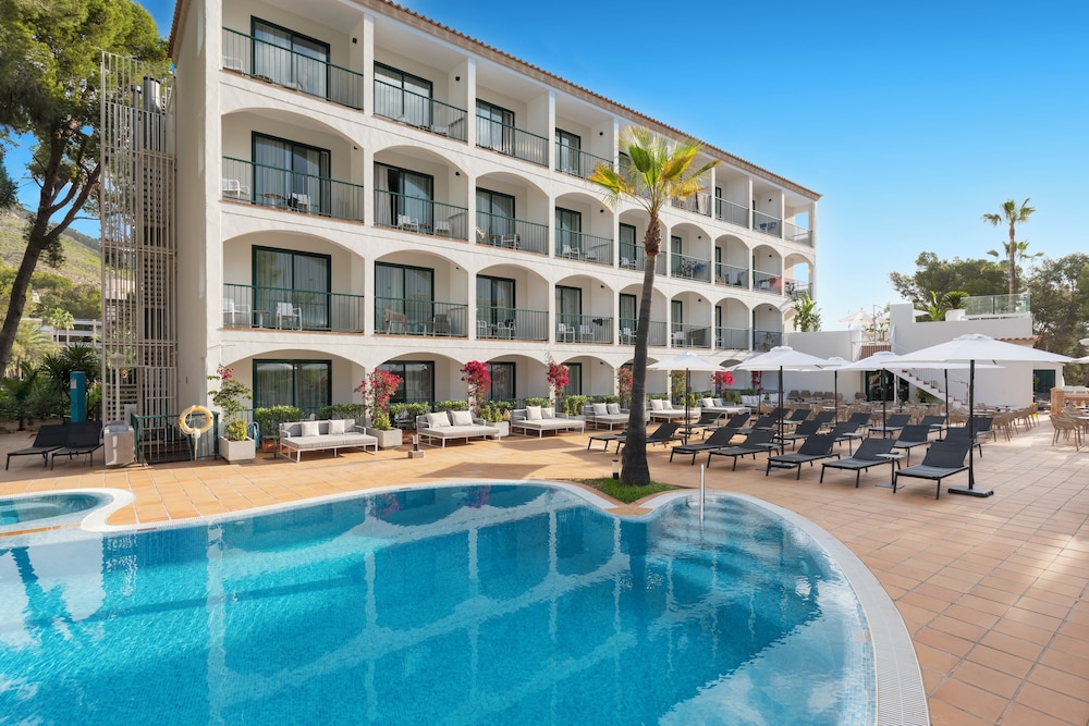 Valentin Somni Hotels & Suites – Adults Only +16 — Hotel building in Peguera, Balearic Islands