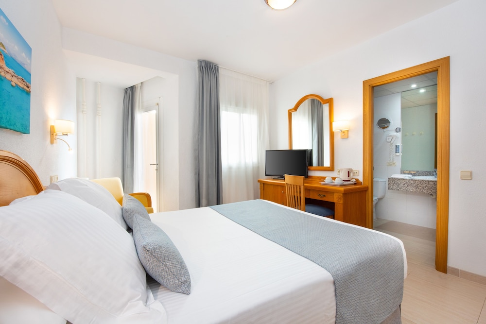 Valentin Reina Paguera - Adults Only — Rooms in Peguera, Balearic Islands