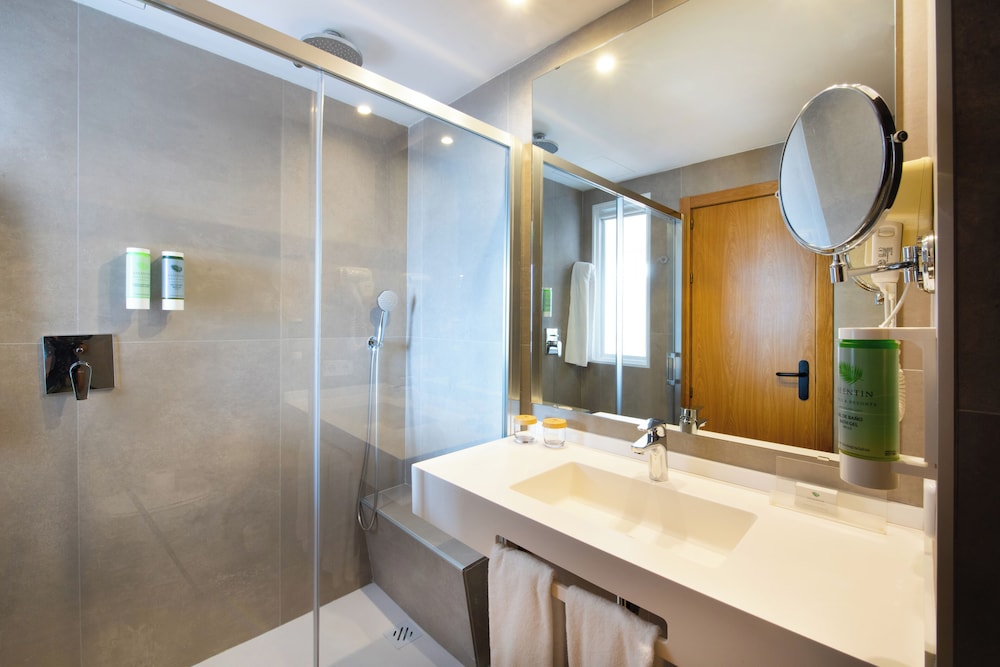 Valentin Reina Paguera - Adults Only — Rooms in Peguera, Balearic Islands