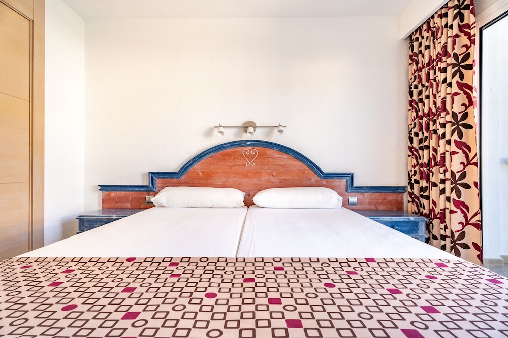 Cala Nova Apartamentos — Hotel rooms in Puerto Rico, Canary Islands