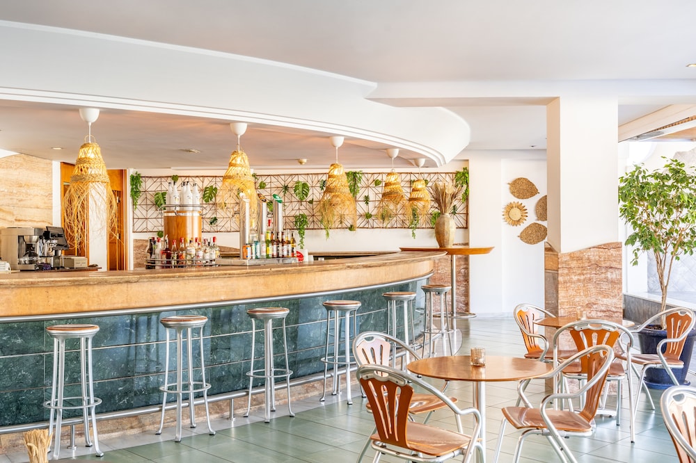 Cala Nova Apartamentos — Restaurant & bars in Puerto Rico, Canary Islands