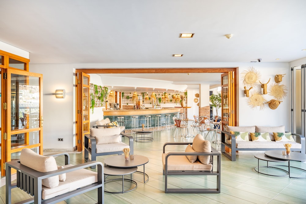 Cala Nova Apartamentos — Restaurant & bars in Puerto Rico, Canary Islands