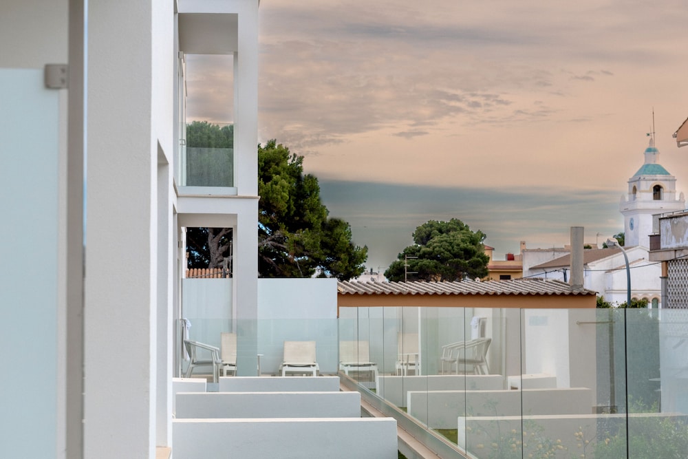 Hotel Capricho — Hotel building in Cala Ratjada, Balearic Islands