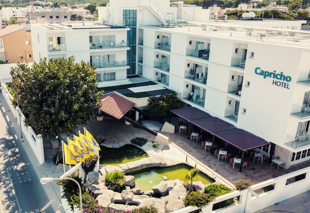 Hotel Capricho — Hotel building in Cala Ratjada, Balearic Islands