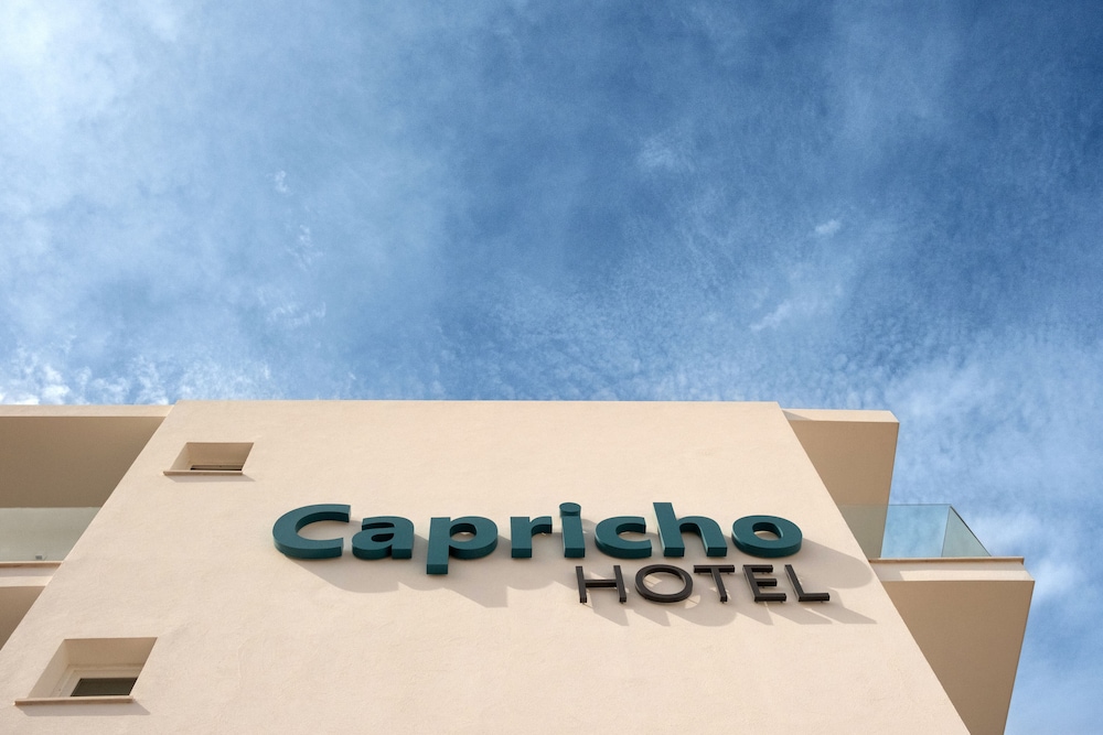 Hotel Capricho — Hotel building in Cala Ratjada, Balearic Islands
