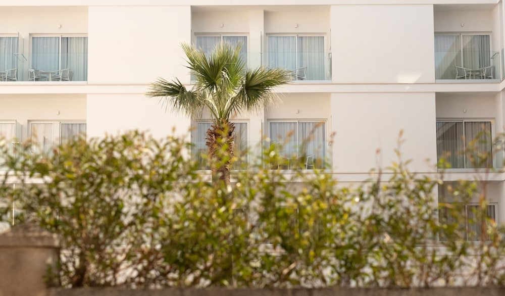 Hotel Capricho — Hotel building in Cala Ratjada, Balearic Islands