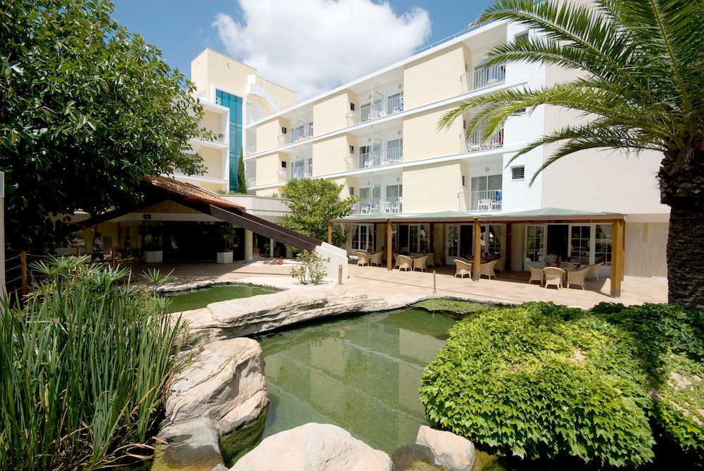 Hotel Capricho — Hotel building in Cala Ratjada, Balearic Islands
