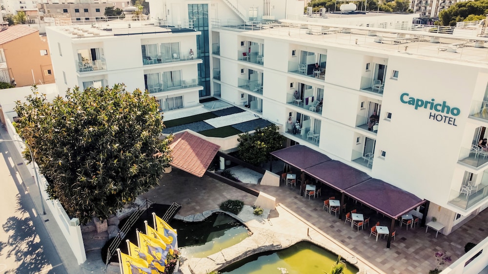 Hotel Capricho — Hotel building in Cala Ratjada, Balearic Islands