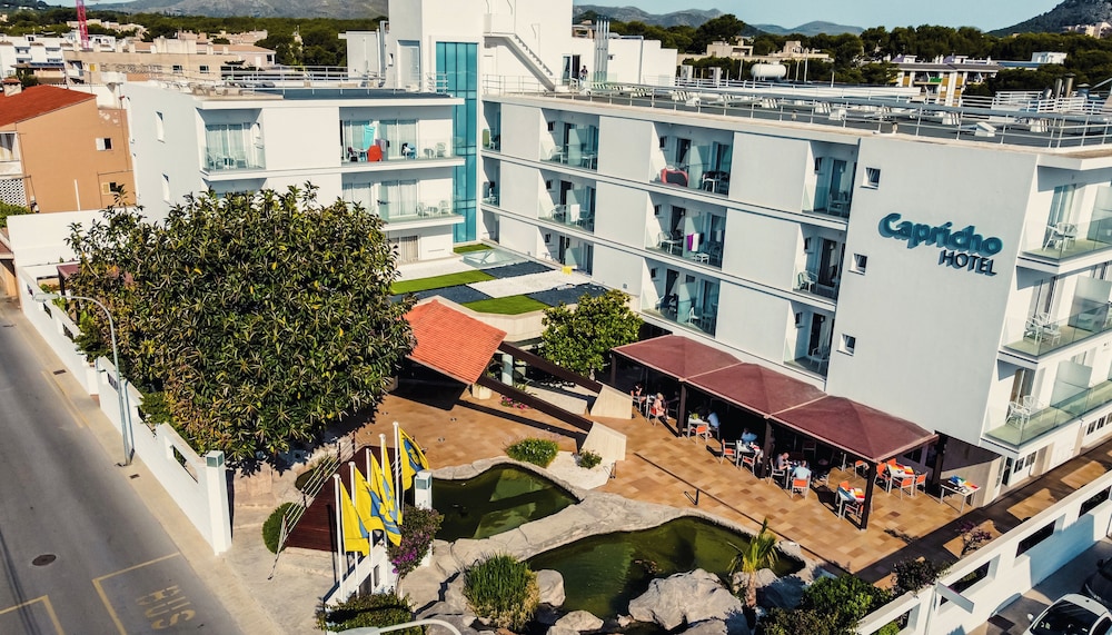 Hotel Capricho — Hotel building in Cala Ratjada, Balearic Islands