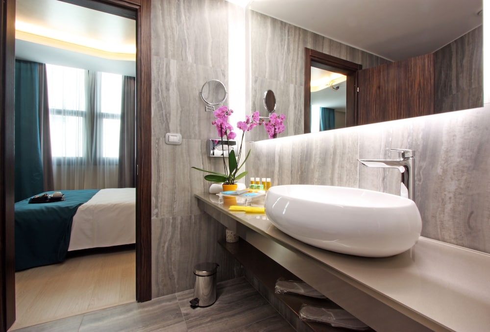 The Hive Hotel — Hotel rooms in Rome, Lazio