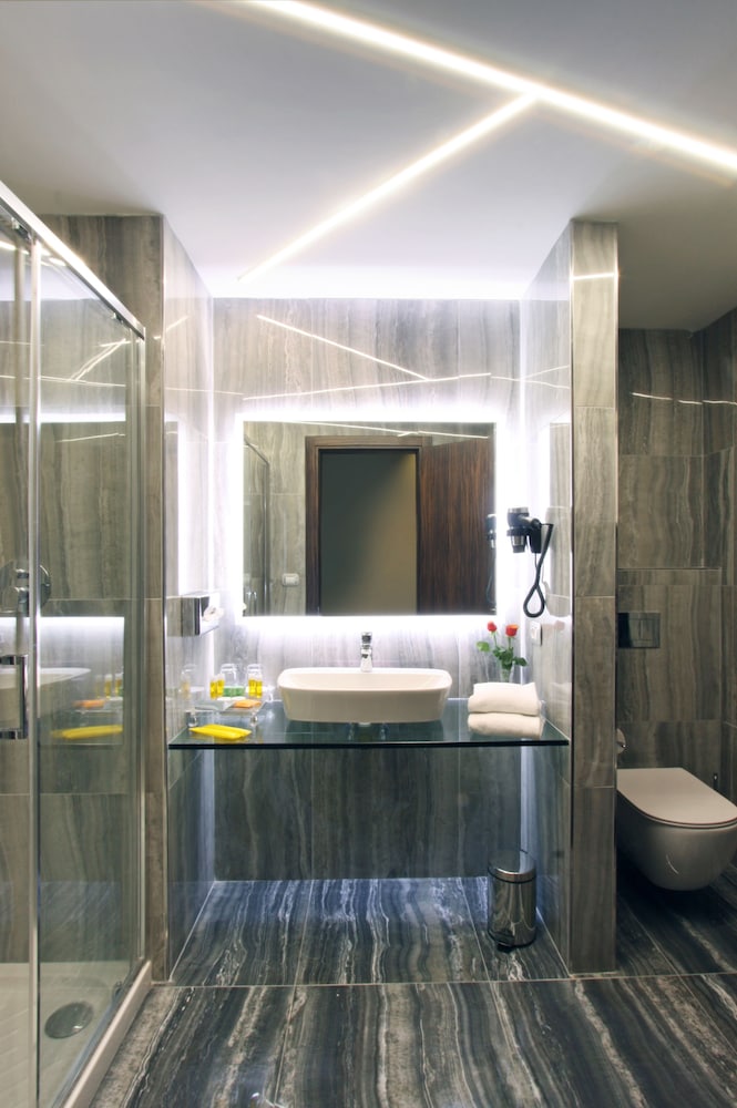 The Hive Hotel — Hotel rooms in Rome, Lazio