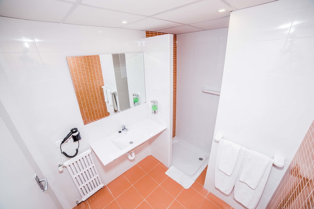 Pierre & Vacances Mallorca Deya - Recomendado para adultos — Hotel rooms in Santa Ponca, Balearic Islands
