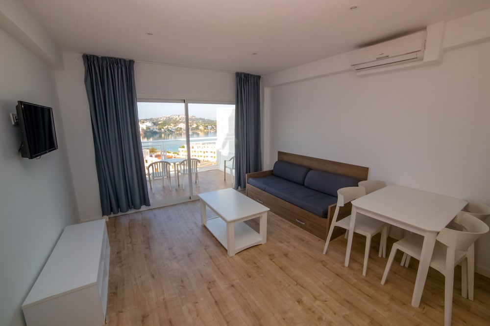 Pierre & Vacances Mallorca Deya - Recomendado para adultos — Hotel rooms in Santa Ponca, Balearic Islands
