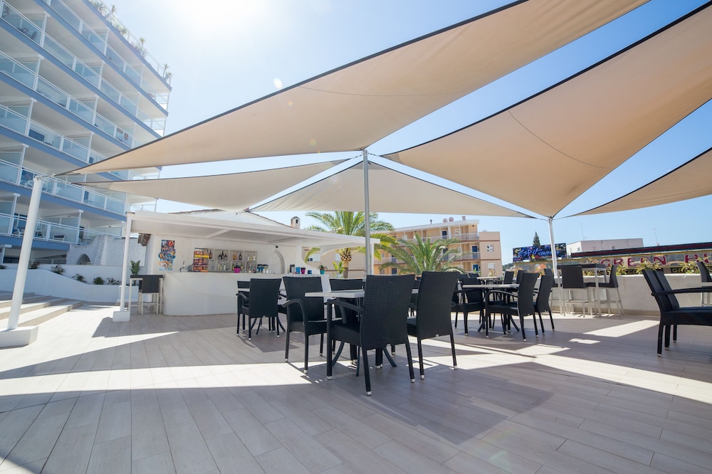 Pierre & Vacances Mallorca Deya - Recomendado para adultos — Restaurant & bars in Santa Ponca, Balearic Islands