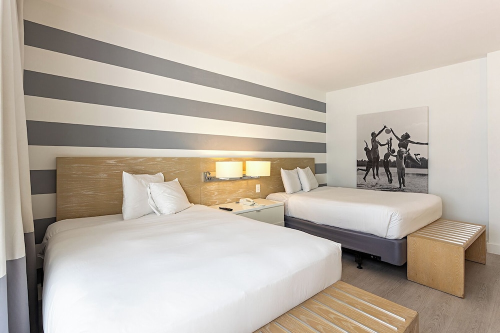 Pestana South Beach Art Deco Miami — Hotel rooms in Miami, Florida