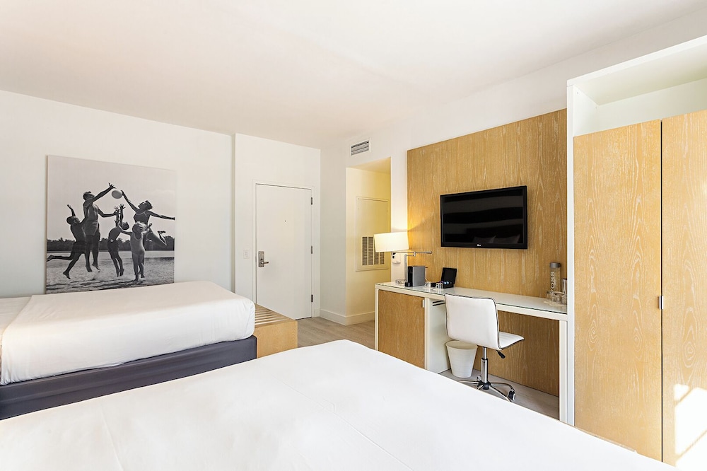 Pestana South Beach Art Deco Miami — Hotel rooms in Miami, Florida