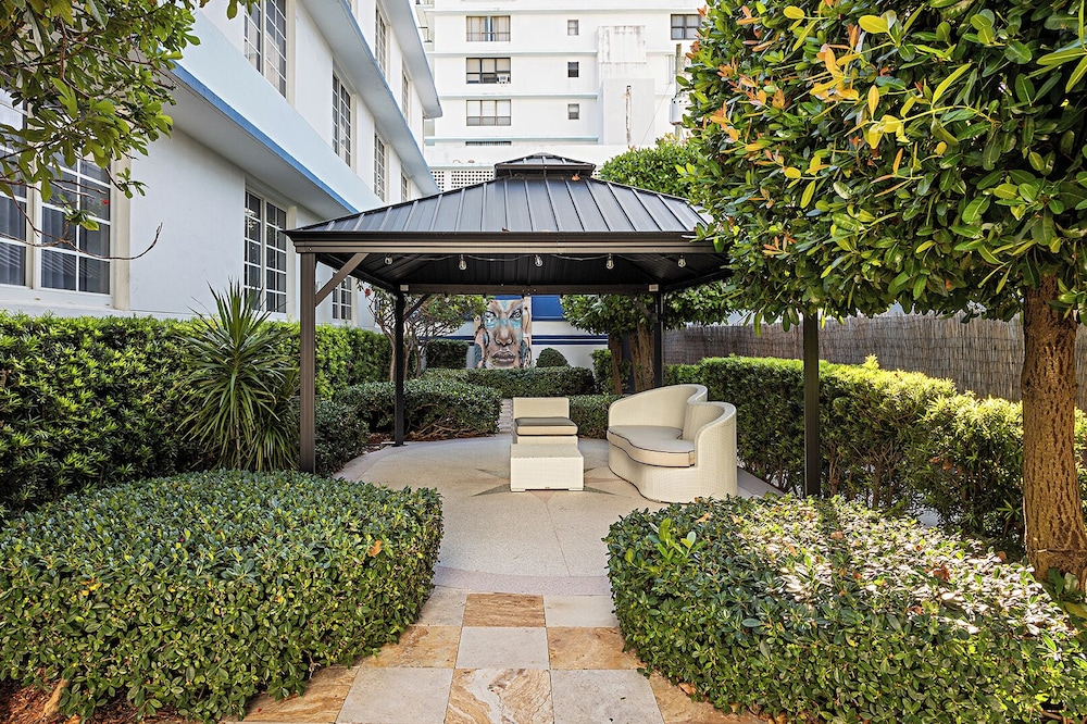 Pestana South Beach Art Deco Miami — Hotel building in Miami, Florida