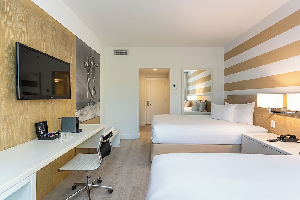 Pestana South Beach Art Deco Miami — Hotel rooms in Miami, Florida