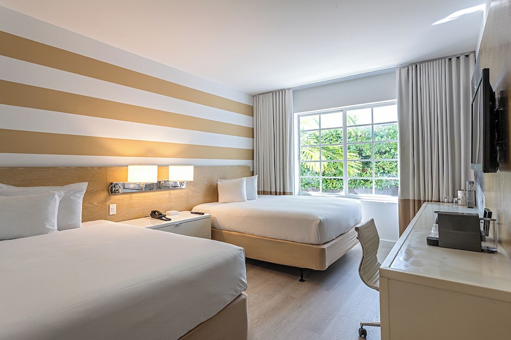 Pestana South Beach Art Deco Miami — Hotel rooms in Miami, Florida