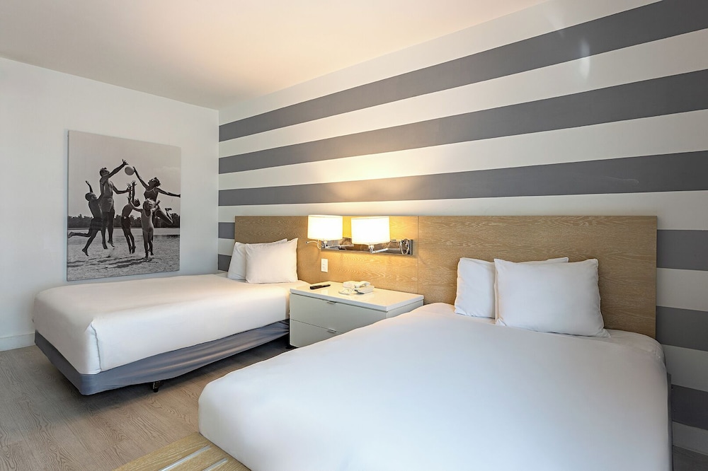 Pestana South Beach Art Deco Miami — Hotel rooms in Miami, Florida