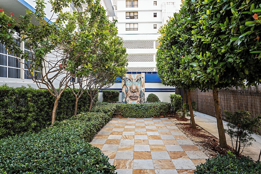 Pestana South Beach Art Deco Miami — Hotel building in Miami, Florida