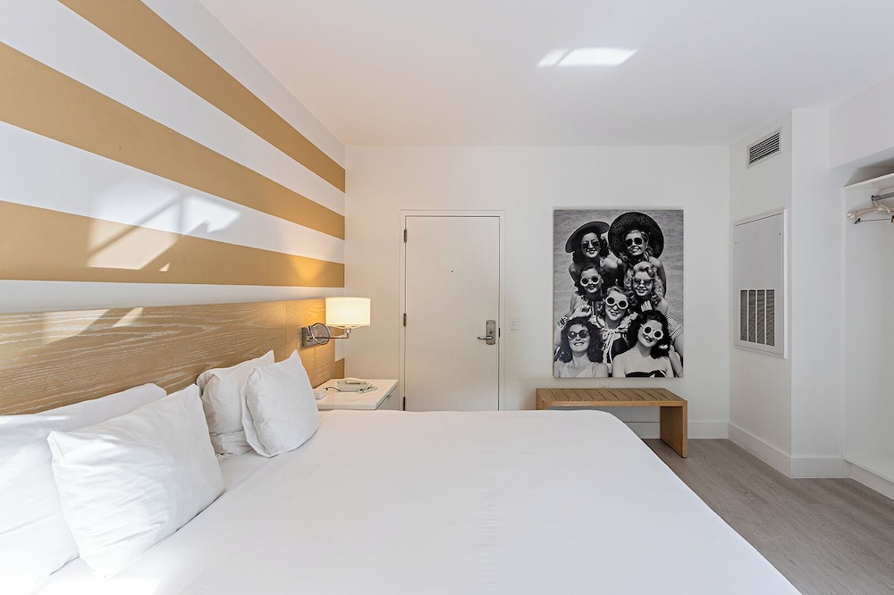 Pestana South Beach Art Deco Miami — Hotel rooms in Miami, Florida
