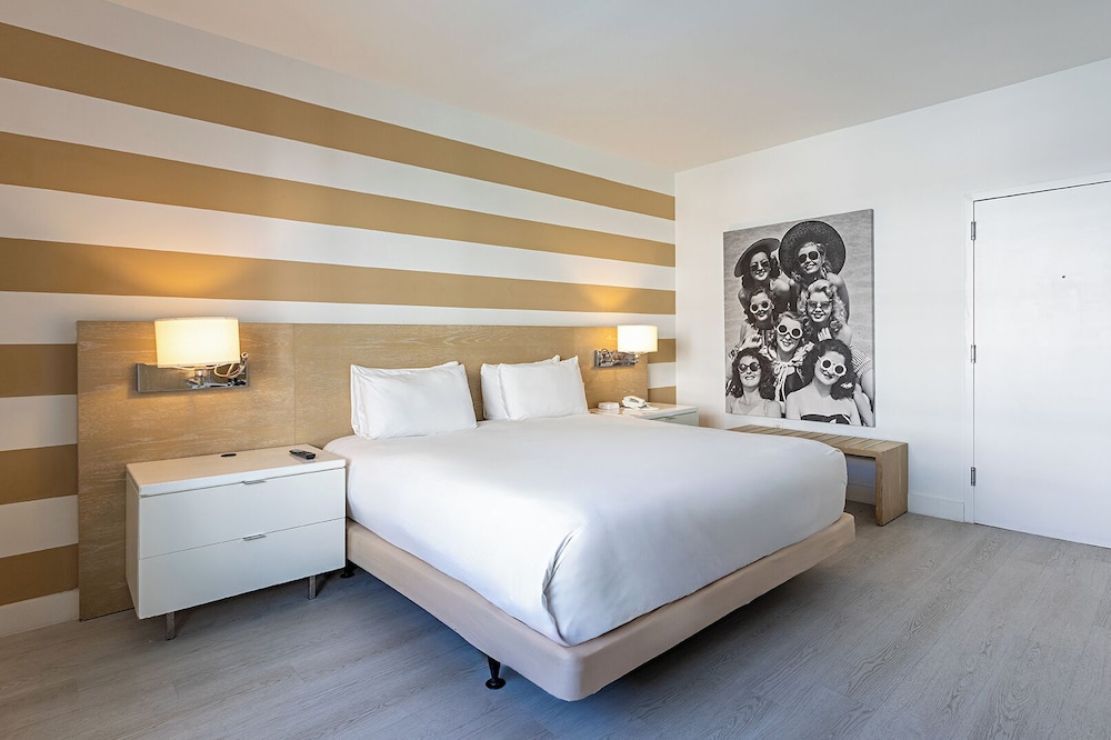 Pestana South Beach Art Deco Miami — Hotel rooms in Miami, Florida