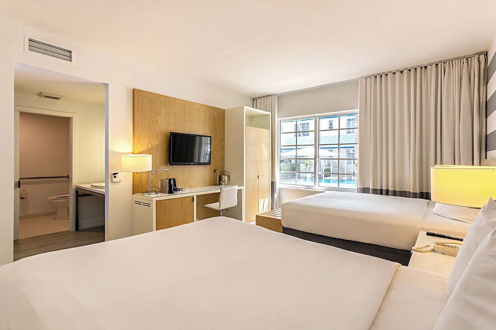 Pestana South Beach Art Deco Miami — Hotel rooms in Miami, Florida