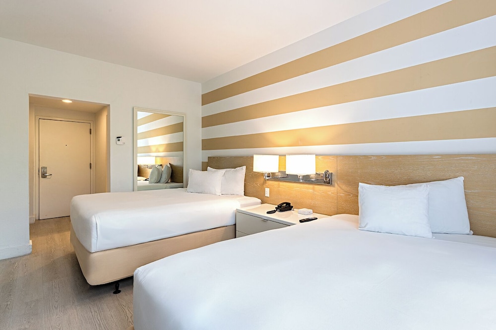 Pestana South Beach Art Deco Miami — Hotel rooms in Miami, Florida