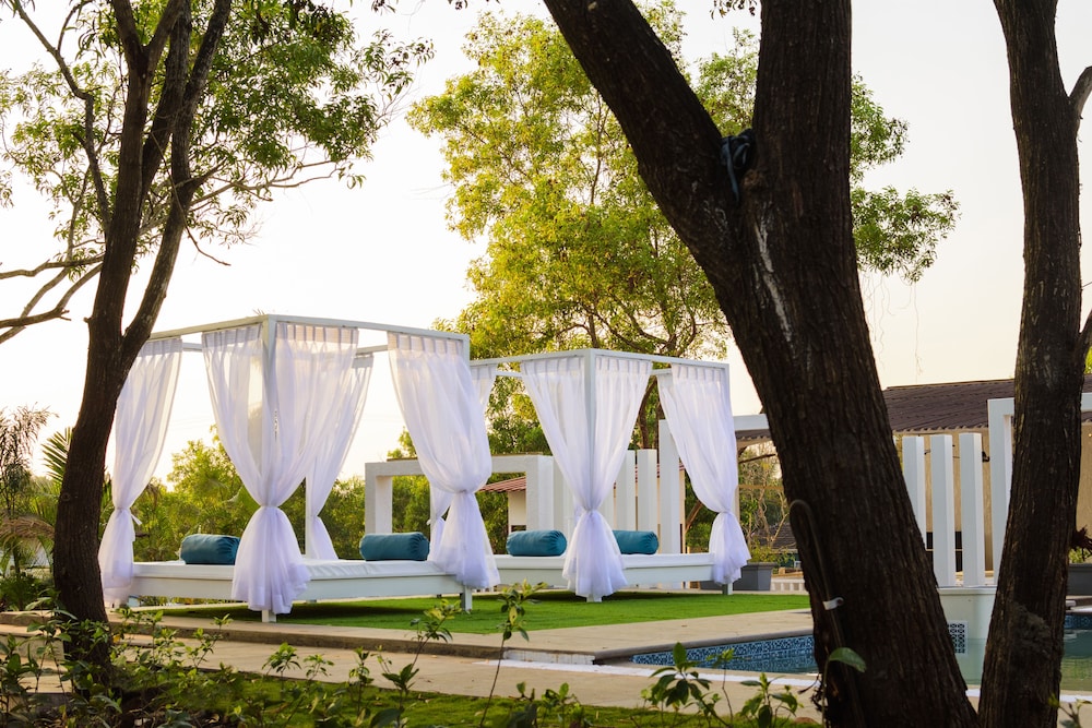 White woods Resort & Spa — Swimming pool in Morjim, Goa