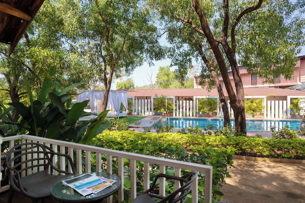 White woods Resort & Spa — Swimming pool in Morjim, Goa