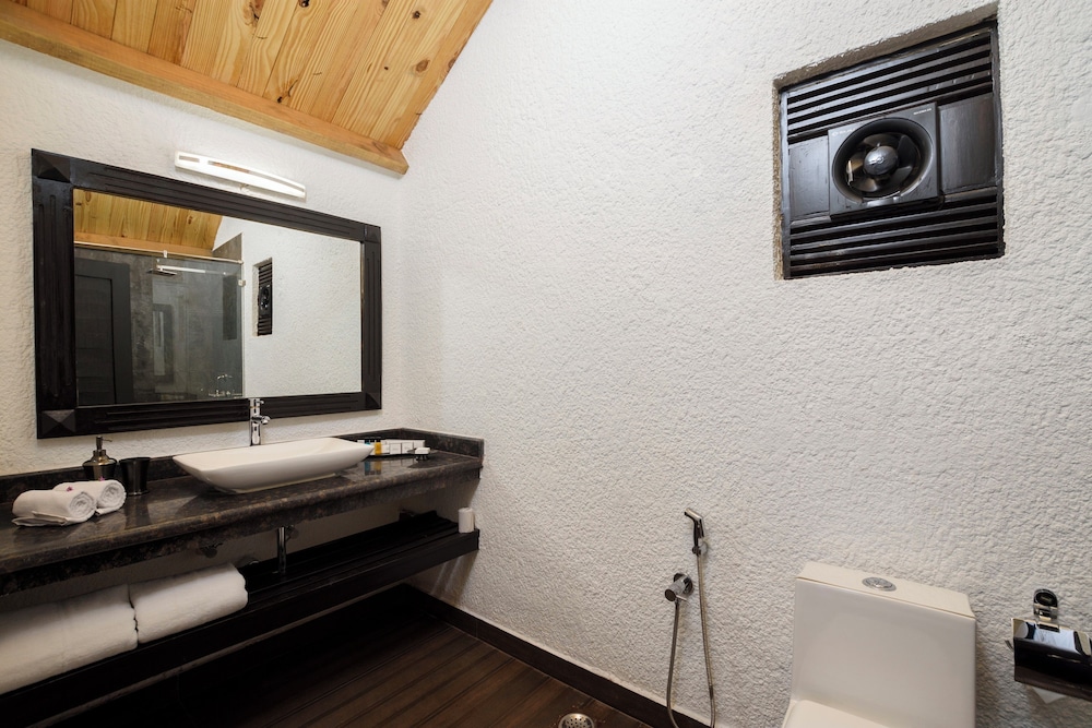 White woods Resort & Spa — Hotel rooms in Morjim, Goa