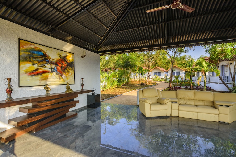 White woods Resort & Spa — Swimming pool in Morjim, Goa