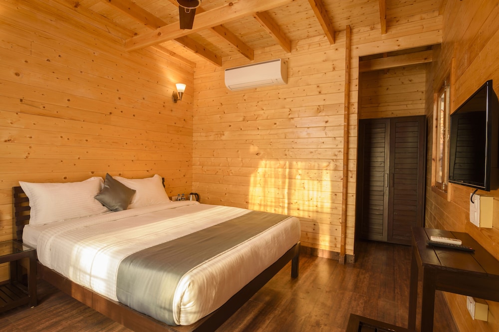 White woods Resort & Spa — Hotel rooms in Morjim, Goa