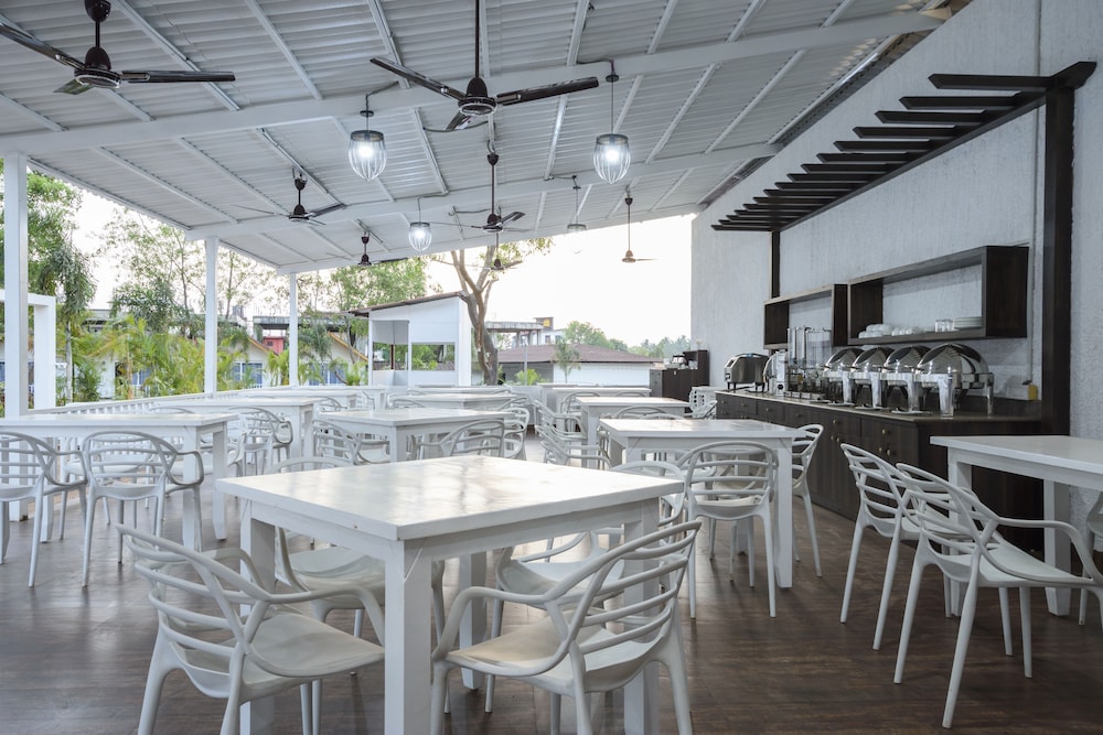 White woods Resort & Spa — Restaurant & bars in Morjim, Goa