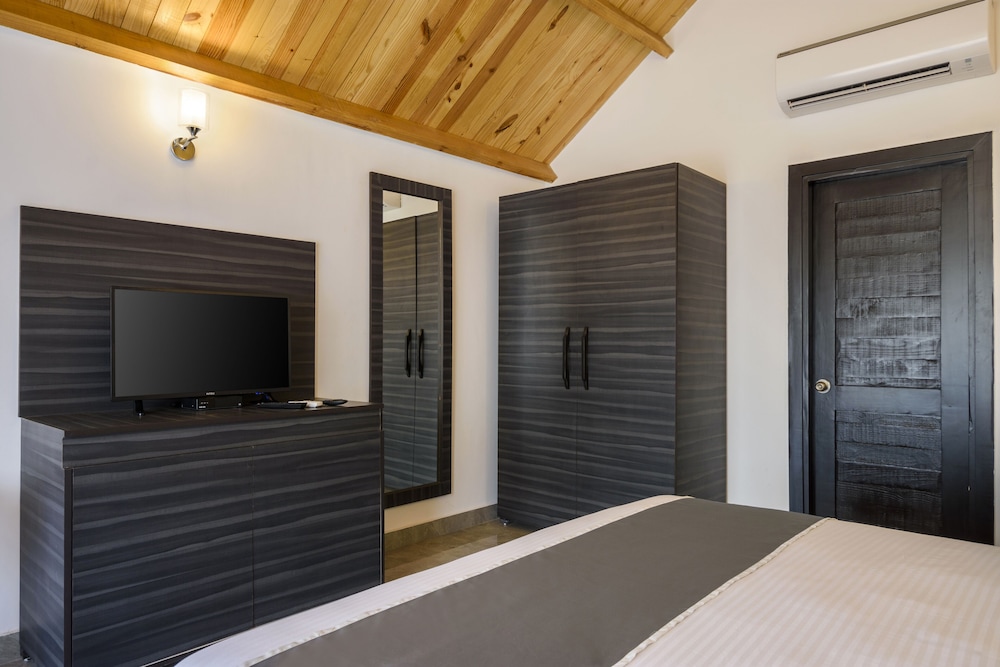 White woods Resort & Spa — Hotel rooms in Morjim, Goa