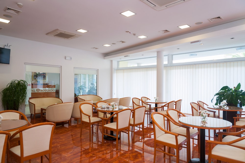 Hotel Rotondo — Restaurant & bars in Seget Donji, Split-Dalmatia