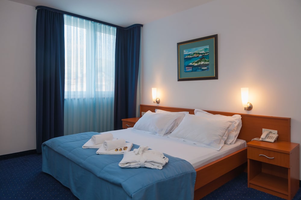 Hotel Rotondo — Hotel rooms in Seget Donji, Split-Dalmatia