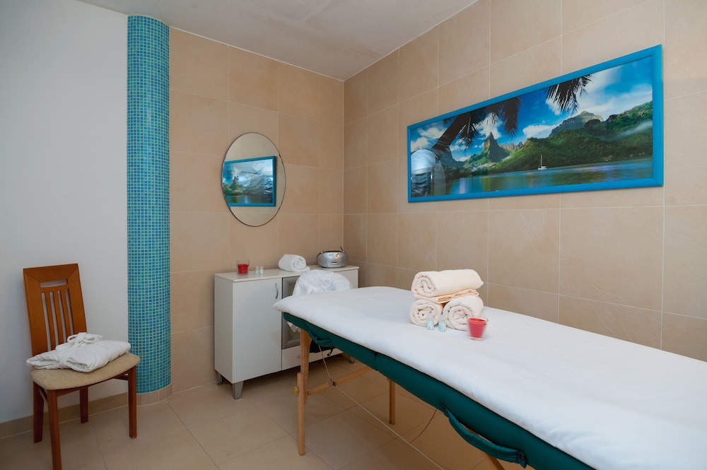 Hotel Rotondo — Spa in Seget Donji, Split-Dalmatia