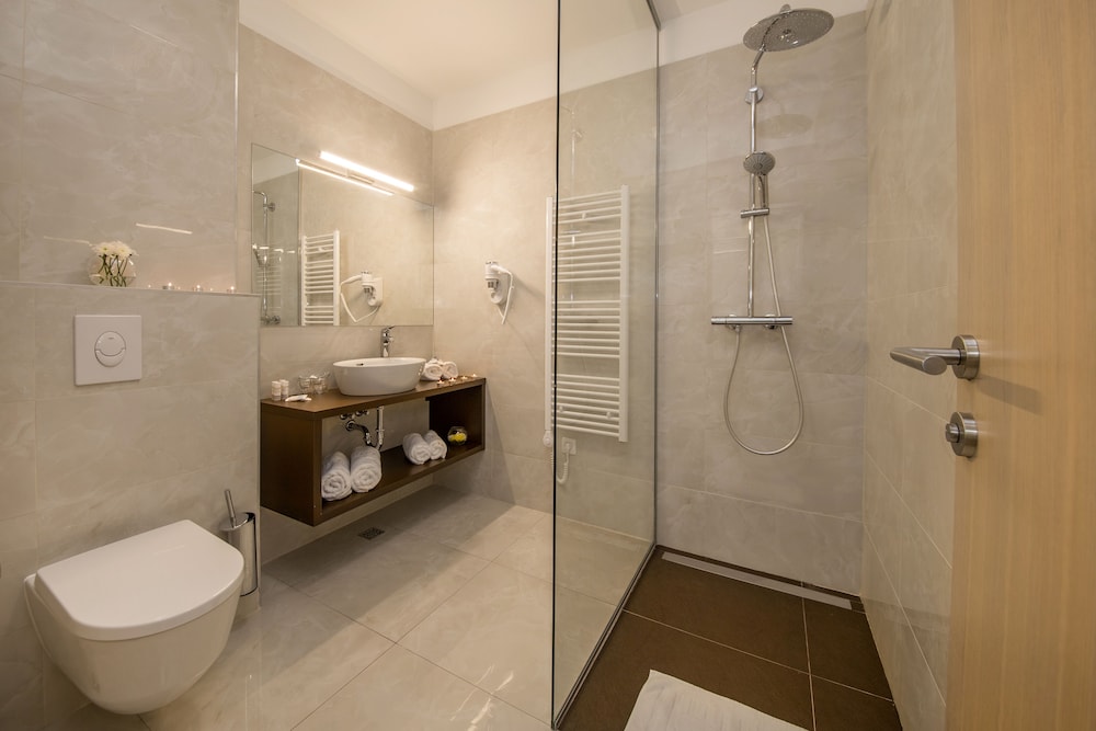 Hotel Rotondo — Hotel rooms in Seget Donji, Split-Dalmatia