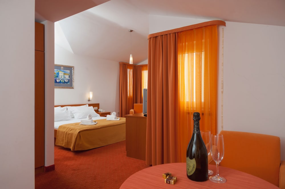 Hotel Rotondo — Hotel rooms in Seget Donji, Split-Dalmatia