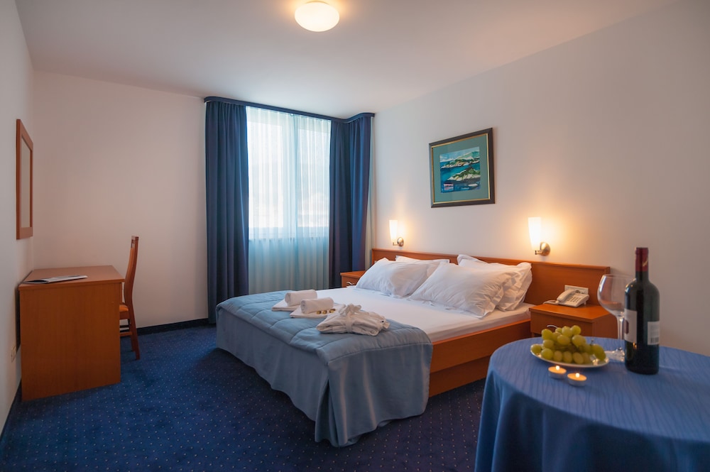 Hotel Rotondo — Hotel rooms in Seget Donji, Split-Dalmatia