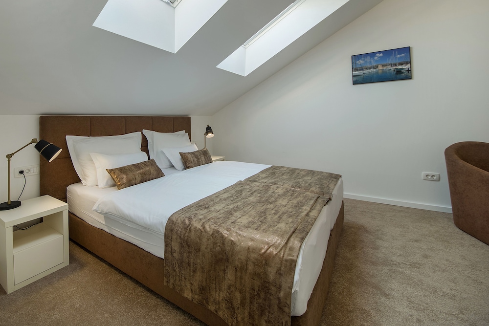 Hotel Rotondo — Hotel rooms in Seget Donji, Split-Dalmatia