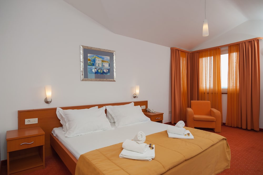 Hotel Rotondo — Hotel rooms in Seget Donji, Split-Dalmatia