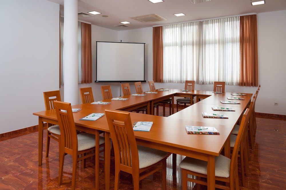 Hotel Rotondo — Hotel building in Seget Donji, Split-Dalmatia