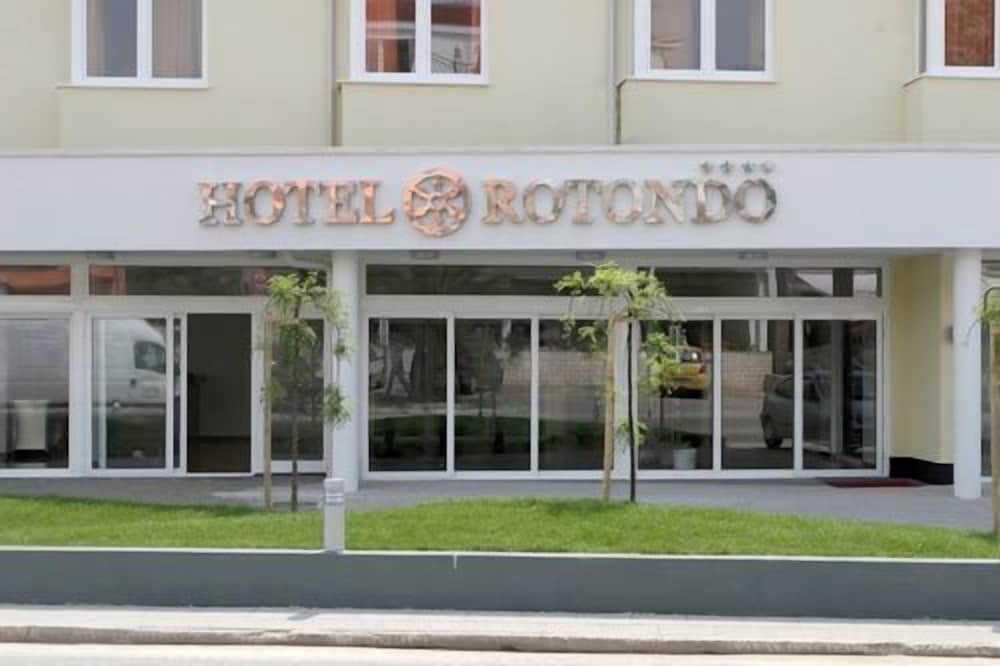 Hotel Rotondo — Hotel building in Seget Donji, Split-Dalmatia